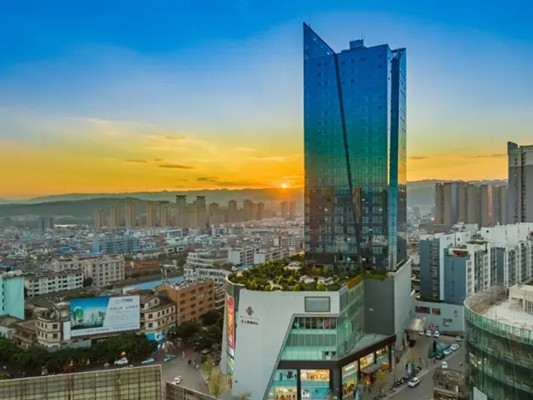 弥勒巨人雅阁酒店