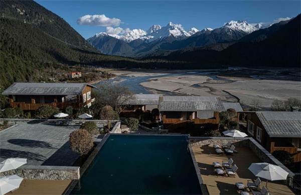 波密松赞林卡酒店